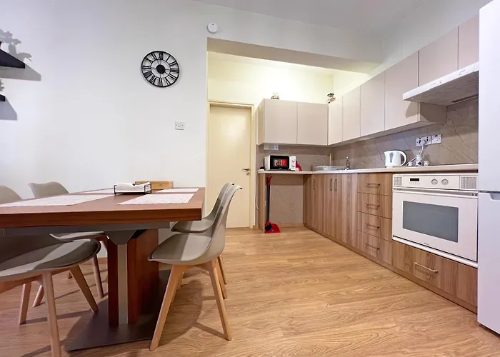 Albert's Mackenzie 001 Larnaca