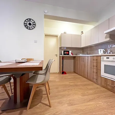 Albert's Mackenzie 001 לרנקה